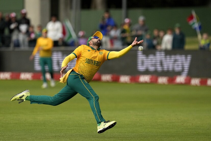 India suffered an early setback with both openers, Yashasvi Jaiswal and Shubman Gill departing for ducks. (Image: AP)