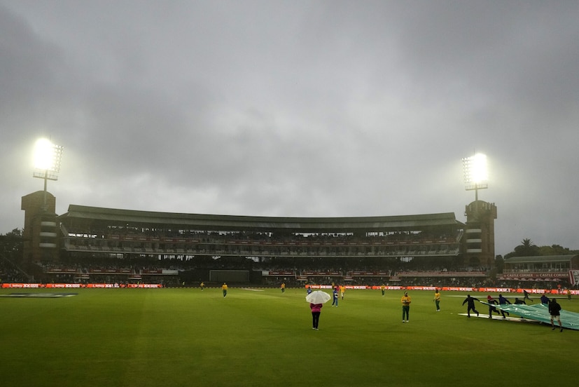 With DLS coming into play South Africa had to chase down 152 in 15 Overs as the revised target. (Image: AP)