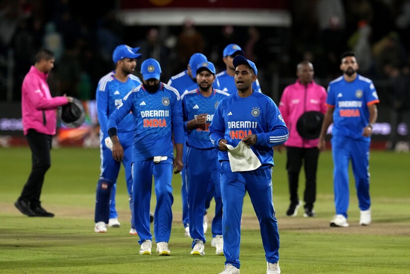 Thanks to knocks from Reeza Hendricks and Aiden Markram who scored in quick time, South Africa managed to chase down the total with five wickets to spare and take the lead in the series 1-0. (Image: AP)