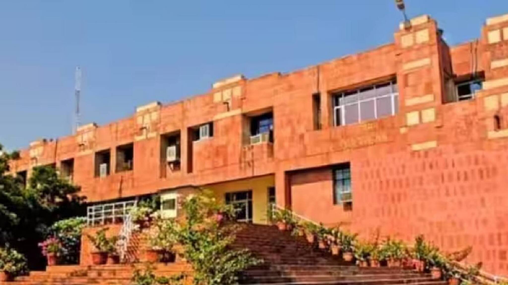 'തമസോ മാ ജ്യോതിർഗമയ' കൂടി വരും; ജെഎൻയു ലോ​ഗോ ഇനി പേറ്റന്റ്