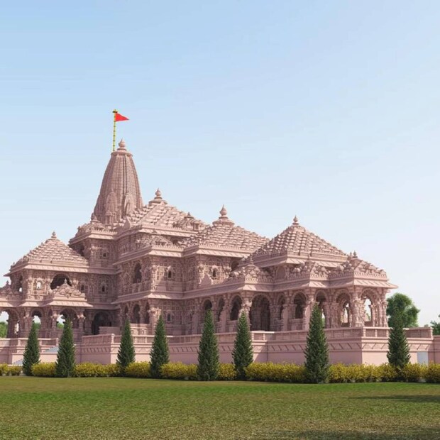 മലയാളത്തിലേക്ക് വരുമ്പോൾ മമ്മൂട്ടി, മോഹൻലാൽ, സുരേഷ് ഗോപി, ജയറാം, ദിലീപ് എന്നിങ്ങനെ സൂപ്പർ താരങ്ങൾ അഞ്ചു പേരുണ്ട്. എന്നാലും മുതിർന്ന താരങ്ങൾ മമ്മൂട്ടിയും മോഹൻലാലും ആണെന്നതിൽ തർക്കമില്ല. ഇവരിൽ ആർക്കെങ്കിലും ക്ഷണമുണ്ടോ?