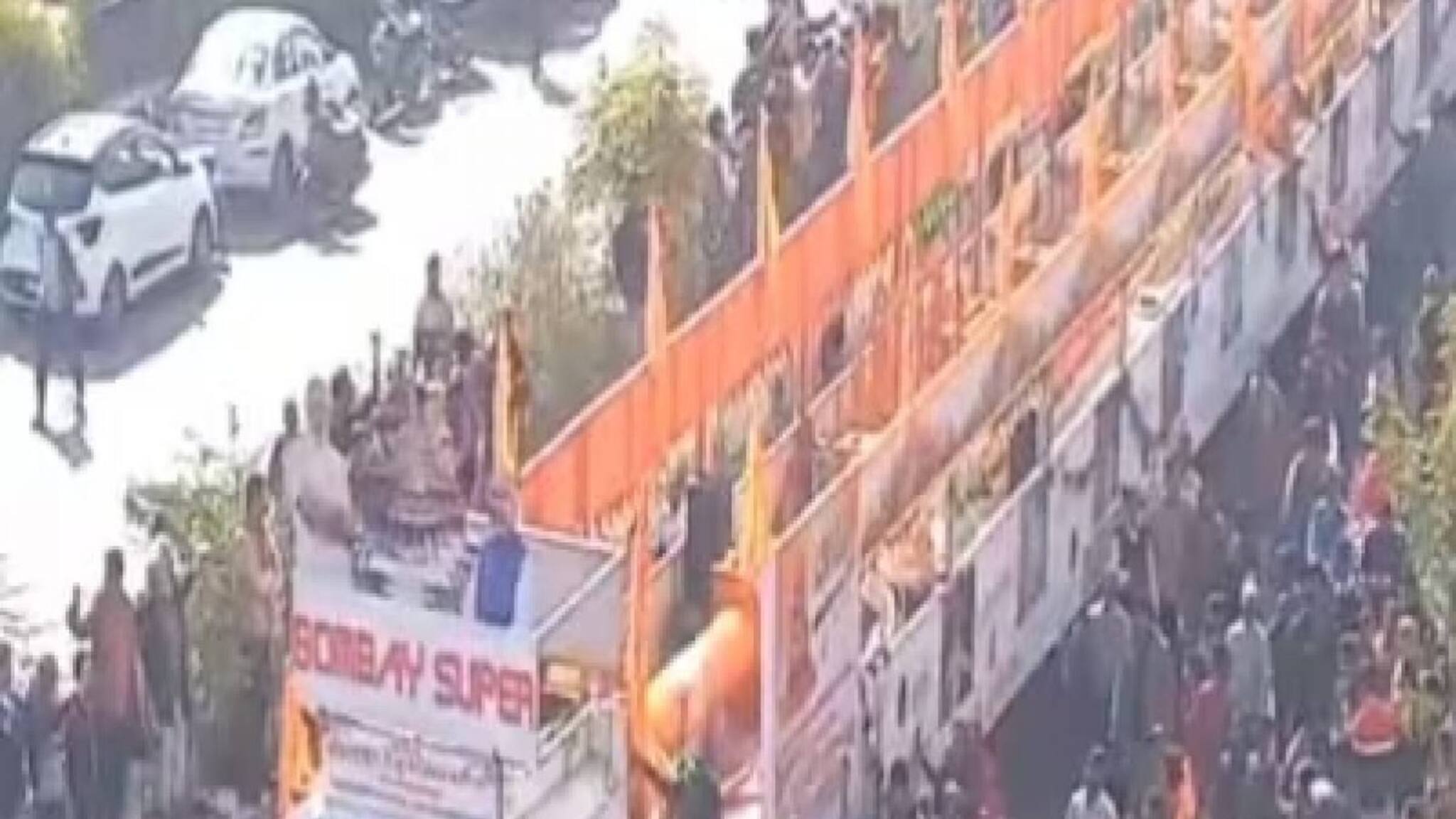 ശ്രീരാമന് ഗുജറാത്തിന്റെ സുഗന്ധം; 108 അടി നീളമുള്ള ചന്ദനത്തിരി അയോധ്യയിൽ സമർപ്പിച്ചു