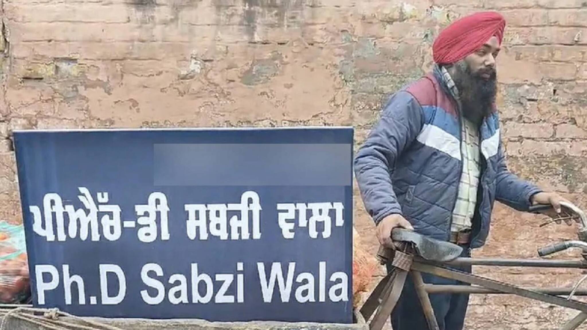 പിഎച്ച്ഡിയും നാല് ബിരുദാനന്തര ബിരുദവും ; ജീവിക്കാനായി പച്ചക്കറി വിൽപ്പന