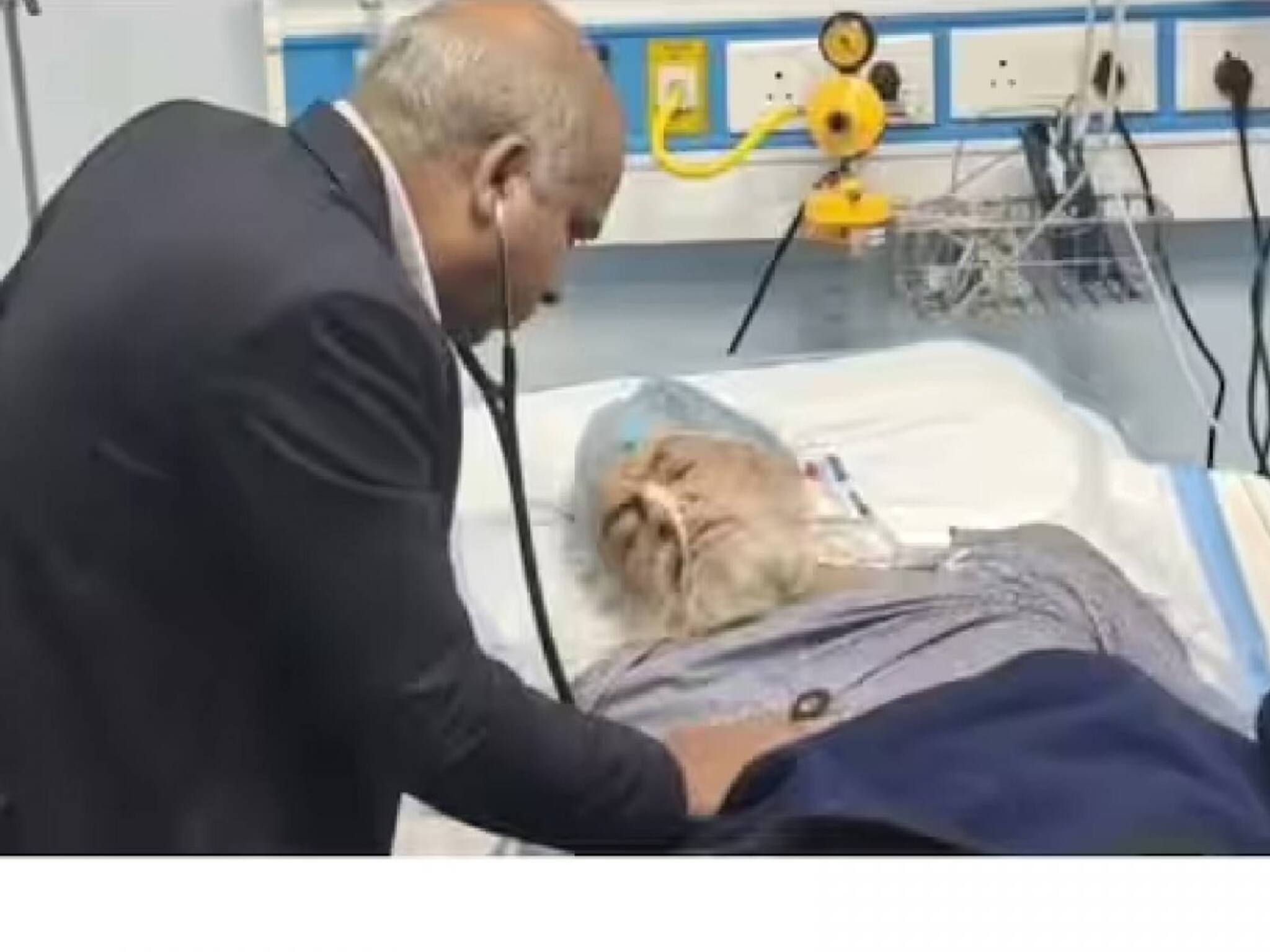 'മരിച്ച' എൺപതുകാരന് ആംബുലൻസ് റോഡിലെ കുഴിയിൽ ചാടിയപ്പോൾ ജീവൻ കിട്ടി