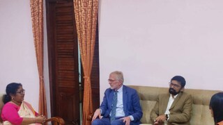 എഎസ്ഇഎം ലൈഫ് ലോംഗ് ലേണിങ് ഹബ് അധ്യക്ഷൻ പ്രൊഫ. ഡോ. സീമസ് ഓ തുവാമ ഉന്നത വിദ്യാഭ്യാസ വകുപ്പു മന്ത്രി ഡോ. ആർ ബിന്ദുവിനെ സന്ദർശിക്കുന്നു