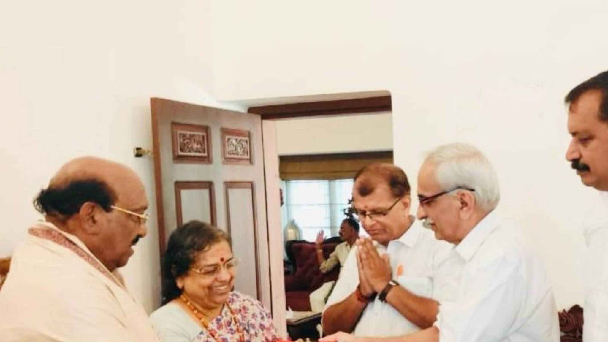 രാമക്ഷേത്ര പ്രാണ പ്രതിഷ്ഠയെ പിന്തുണച്ച് SNDPയും; RSS നേതാക്കൾ വെള്ളാപ്പള്ളിയുടെ വീട്ടിലെത്തി ക്ഷണപത്രം നൽകി