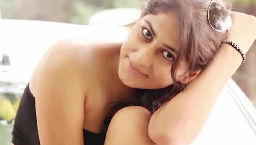  ദിവ്യയുടെ കുടുംബം നല്‍കിയ പരാതിയുടെ അടിസ്ഥാനത്തിലാണ് അഭിജിത്ത് അടക്കമുള്ളവരെ അറസ്റ്റ് ചെയ്തിരുന്നു. കൊല്ലപ്പെട്ട ഗുണ്ടാ നേതാവ് സന്ദീപ് ഗഡോളിയുടെ സഹോദരി സുധേഷ് കടാരിയയും സഹോദരന്‍ ബ്രഹ്മപ്രകാശും ചേര്‍ന്ന് അഭിജിത്തിന്റെ സഹായത്തോടെയാണ് കൊലപാതകം നടത്തിയതെന്നാണ് ദിവ്യയുടെ കുടുംബത്തിന്റെ പരാതി.