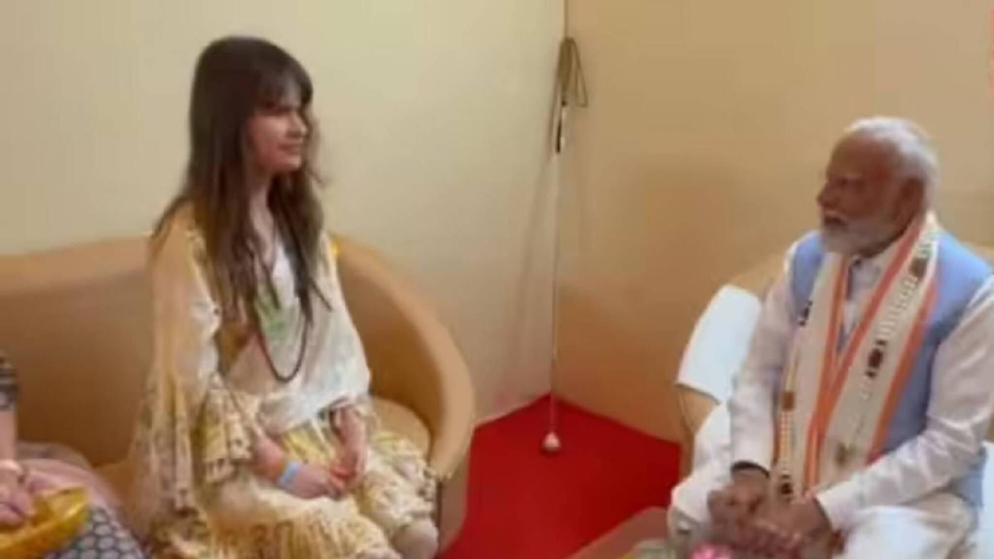 കസാന്‍ഡ്ര മേ സ്പിറ്റ്മാന്‍: പ്രധാനമന്ത്രിയ്ക്കായ്  'അച്യുതം കേശവം' പാടിയ  ജര്‍മന്‍ ഗായിക