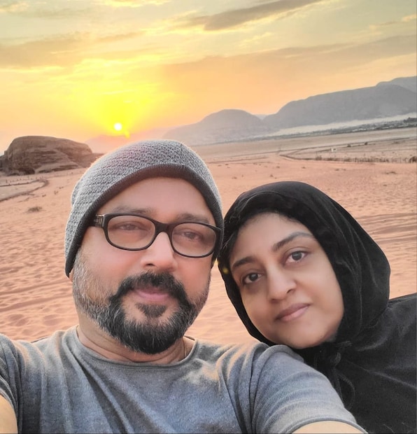 ഇപ്പോൾ മക്കൾ രണ്ടും വിവാഹം കഴിഞ്ഞു പോകാറായിട്ടും പാർവതി സിനിമയിലേക്ക് മടങ്ങിയില്ല. സിനിമ എന്ന് മാത്രമല്ല, ഷോബിസിന്റെ യാതൊരു മേഖലയിലും പാർവതി മുഖം കാണിച്ചില്ല. ഇടയ്ക്ക് നൃത്തവുമായി പാർവതി ചെറിയ മടങ്ങിവരവ് നടത്തിയെന്ന് മാത്രം. ജയറാം ചെണ്ട കൊട്ടിക്കയറുകയും ചെയ്തു (തുടർന്ന് വായിക്കുക) 