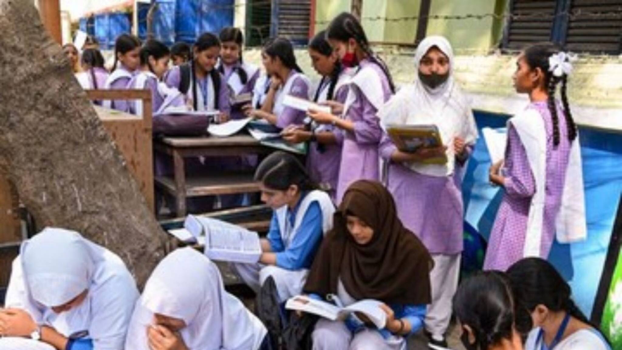 ന്യൂനപക്ഷ വിദ്യാർത്ഥിനികളുടെ ശ്രദ്ധക്ക്! കോഴ്‌സ് ഫീസും ഹോസ്റ്റല്‍ ഫീസും ലഭിക്കുന്ന CH മുഹമ്മദ് കോയ സ്കോളർഷിപ്പിന് അപേക്ഷിക്കാം