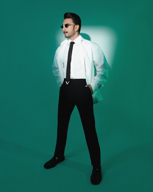 ടി.വി. സീരിയൽ മാതൃകയിൽ പരസ്യമാണ് ചെയ്തിട്ടുള്ളത്. അനിയത്തി ബാൽക്കണിയിൽ നിന്ന് വീഴുന്നതും ഒരു ട്വിസ്റ്റ് സംഭവിക്കുന്നു. ജോണിയെ സഹായിക്കുന്നതിനായി രൺവീർ ഒരു പെട്ടി മരുന്ന് ജോണിക്ക് എറിഞ്ഞുകൊടുത്തു