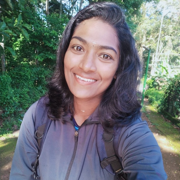  2018ലെ പ്രളയത്തിൽ വീടടക്കം സകലതും നഷ്ടപ്പെട്ട് സർക്കാർ സ്കൂളിലെ അഭയാർത്ഥി ക്യാമ്പിലേക്ക് മാറേണ്ടിവന്നു സജനക്കും കുടുംബത്തിനും. വനിതാ ഐപിഎല്ലിന്റെ ആദ്യ സീസണിൽ ലേലത്തിൽ സജനയെ സ്വന്തമാക്കാൻ ആരും മുന്നോട്ടുവന്നിരുന്നില്ല. എന്നാൽ ഡിസംബറിൽ മുംബൈ ഇന്ത്യൻസ് 15 ലക്ഷം രൂപക്ക് സജനയെ സ്വന്തമാക്കി.