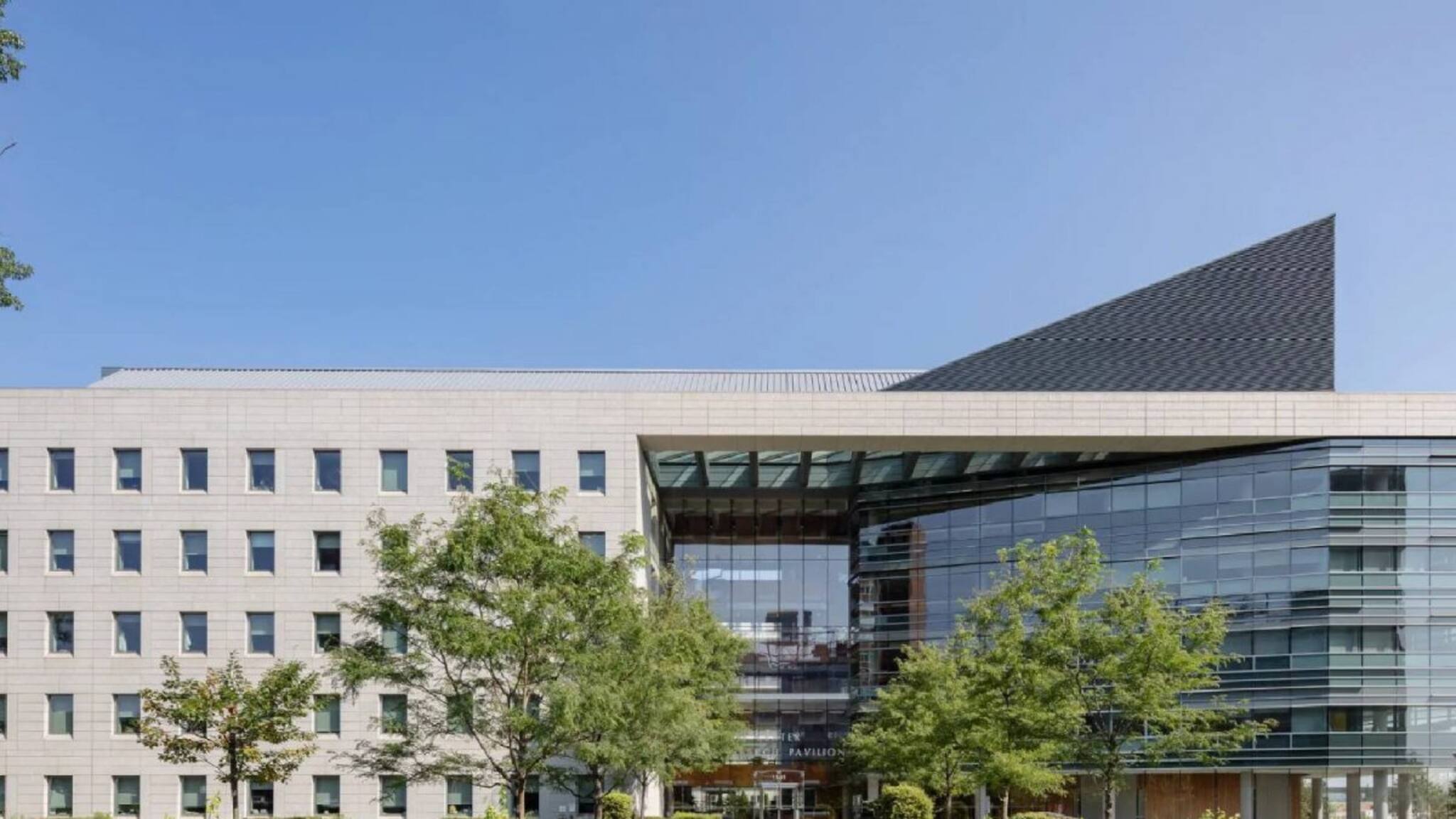 വിദ്യാര്‍ഥികള്‍ക്കുള്ള ട്യൂഷന്‍ ഫീ വേണ്ടെന്ന് മെഡിക്കല്‍ കോളേജ്;കാരണം ഒരു ബില്ല്യണ്‍ ഡോളര്‍ സംഭാവന