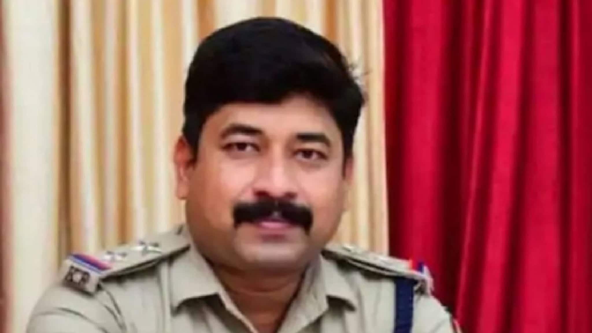 മലപ്പുറത്ത് പുഴയിൽ കുളിക്കാനിറങ്ങിയ പോലീസ് ഉദ്യോഗസ്ഥൻ മുങ്ങിമരിച്ചു മലപ്പുറത്ത് പുഴയിൽ കുളിക്കാനിറങ്ങിയ പോലീസ് ഉദ്യോഗസ്ഥൻ മുങ്ങിമരിച്ചു