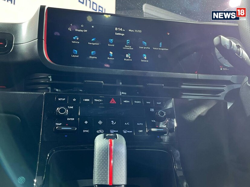  160 bhp കരുത്തേകുന്ന 1.5L ടർബോ പെട്രോൾ എഞ്ചിനാണ് ഈ എസ്‌യുവിക്ക് കരുത്ത് പകരുന്നത്. ഇത് മാനുവൽ, ഡിസിടി ഓട്ടോമാറ്റിക് ഗിയർബോക്സുകളുമായി ഘടിപ്പിക്കും. 8.9 സെക്കൻഡിനുള്ളിൽ ക്രെറ്റ എൻ ലൈൻ ഓട്ടോമാറ്റിക്കിന് 100 കിലോമീറ്റർ വേഗത കൈവരിക്കാനാകുമെന്നും ലിറ്ററിന് 18.4 കിലോമീറ്റർ ഇന്ധനക്ഷമത നൽകുമെന്നും ഹ്യുണ്ടായ് അവകാശപ്പെടുന്നു. (Photo: Shahrukh Shah/News18)