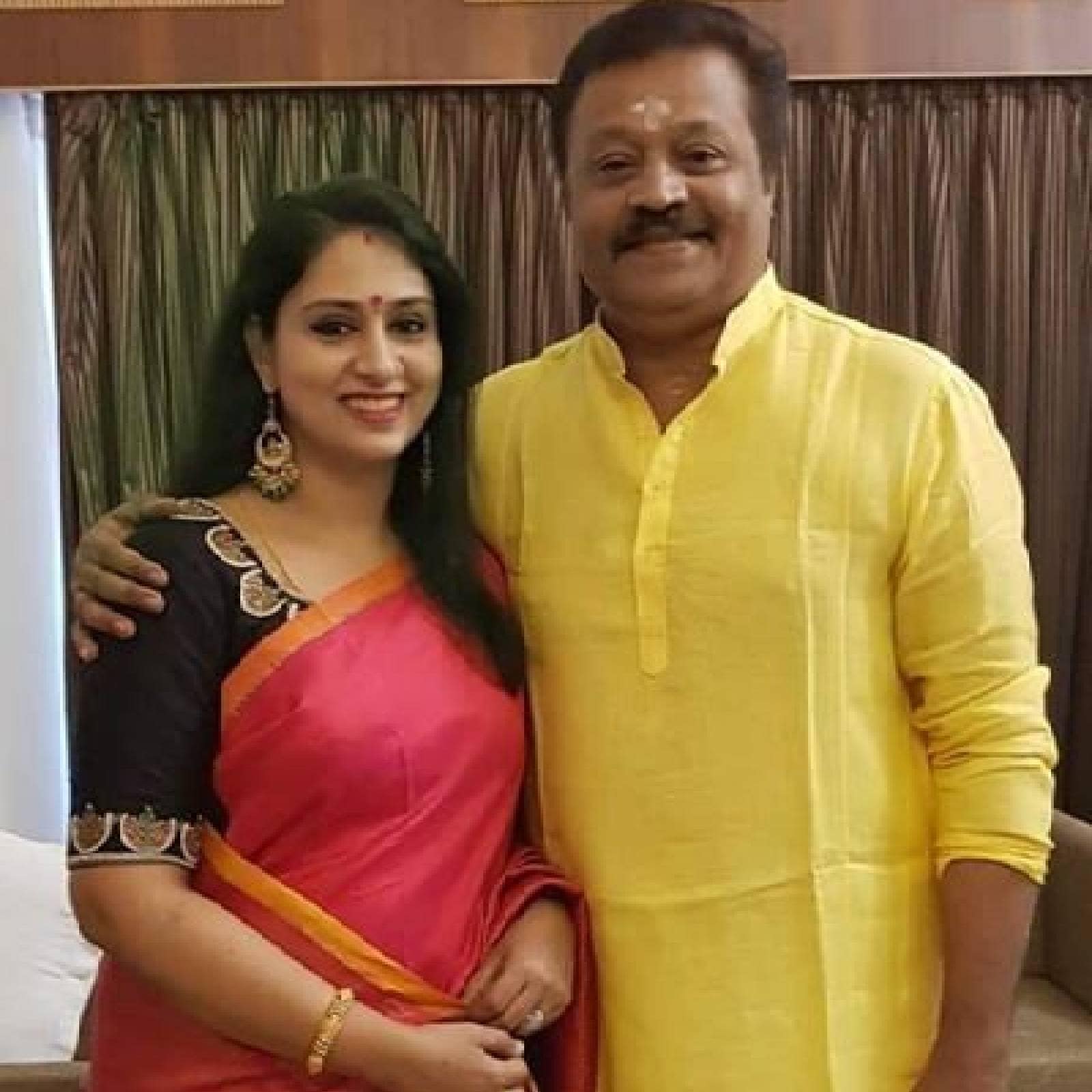 Suresh Gopi | നടിയെ എടുത്തുകറക്കി വീട്ടിലെത്തിയ സുരേഷ് ഗോപിയുടെ മുന്നി ...