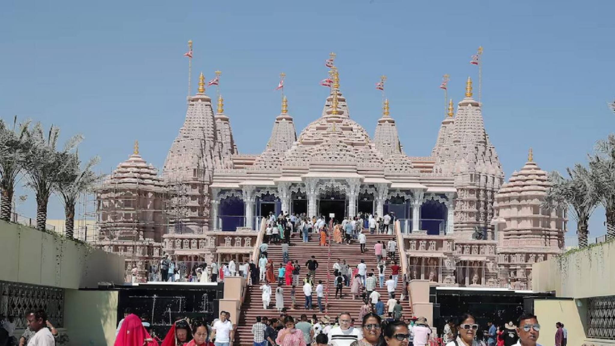 ഭക്തജനത്തിരക്കേറി; ഓൺലൈൻ ബുക്കിങ് ആരംഭിക്കാൻ അബുദാബിയിലെ ബാപ്സ് ഹിന്ദു ക്ഷേത്രം