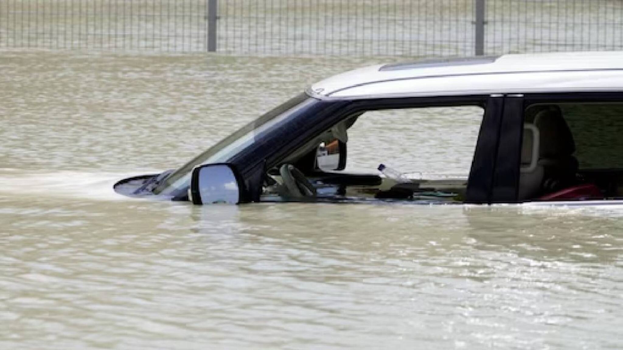 ദുബായിലെ പ്രളയം; ക്ലൗഡ് സീഡിങ്ങല്ല വില്ലനായതെന്ന് വിദഗ്ദ‍ർ, എന്താണ് യഥാ‍ർഥ കാരണം?