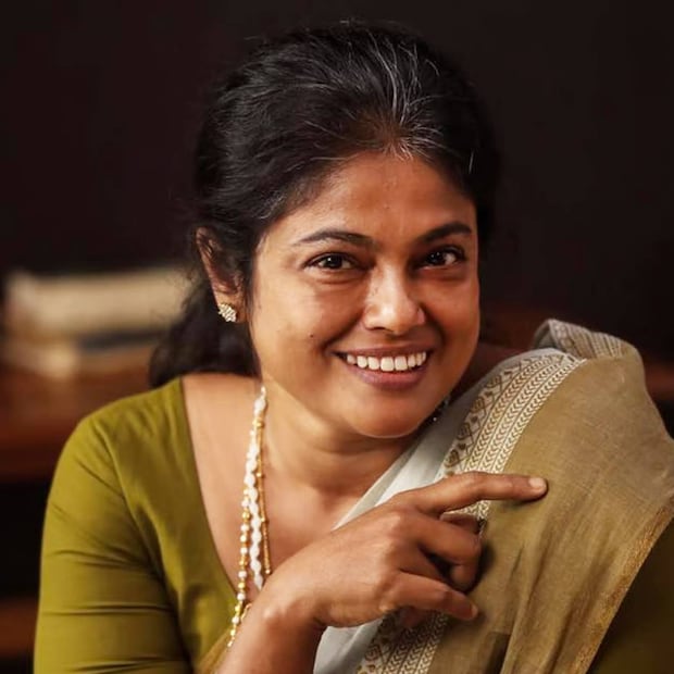 നടനും നിർമാതാവുമായ വിജയ് ബാബുവായിരുന്നു മറുതലയ്ക്കൽ. 'ഹോം' സിനിമയിൽ കുട്ടിയമ്മ എന്ന അമ്മയുടെ വേഷം മഞ്ജുവിലേക്ക് എത്തിച്ചേർന്ന നിമിഷമായിരുന്നു അത്. ഒപ്പം കഥാപാത്രത്തെക്കുറിച്ചും വിജയ് ബാബു ചില സൂചനകൾ നൽകി 