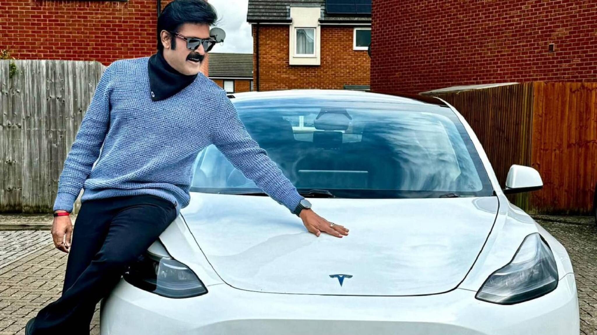 'എത്ര മനോഹരമായ നടക്കാത്ത സ്വപ്നം; പക്ഷേ നടന്നു'; പുതിയ ഇലക്ട്രിക് കാർ സ്വന്തമാക്കി മനോജ് കെ. ജയൻ