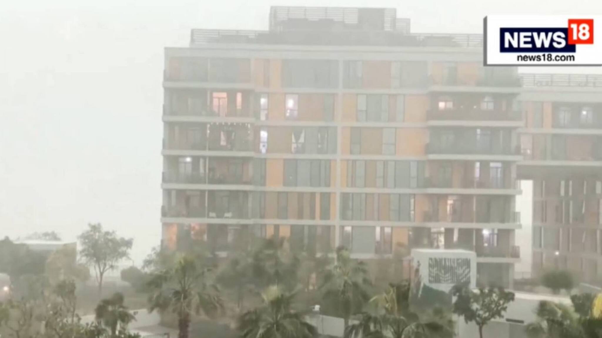 യുഎഇയിൽ കനത്ത മഴ; റെഡ് അലർട്ട്; വിമാന സർവീസുകൾ റദ്ദാക്കി