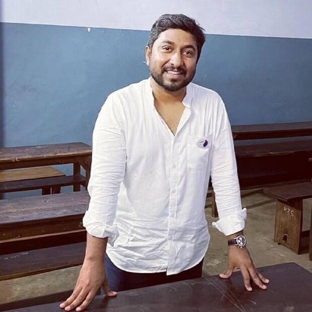 സ്വന്തം സഹോദരൻ മുതൽ, കോളേജ് കാലത്തെ സുഹൃത്തുക്കൾ വരെ എല്ലാവരും വിനീതിന്റെ സിനിമാ കൂട്ടായ്മയിൽ ഉണ്ട്. അജു വർഗീസ്, വിനീത് ശ്രീനിവാസൻ കൂട്ടുകെട്ട് അക്കാര്യത്തിൽ അതിപ്രശസ്തമാണ്. എന്നാൽ വിനീത് ശമ്പളത്തിന്റെ കാര്യത്തിൽ കടുംപിടുത്തം നടത്താറില്ല എന്നാണ് ലഭ്യമായ കണക്കുകൾ നൽകുന്ന സൂചന 