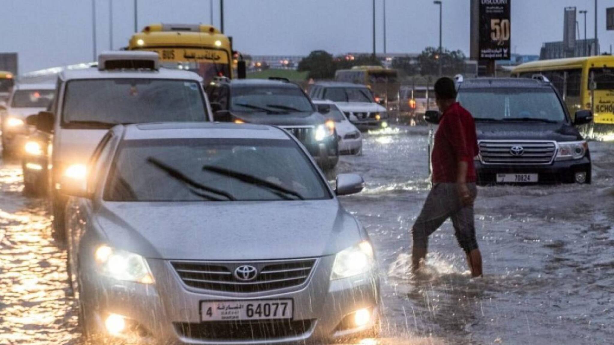ദുബായിലെ കനത്ത മഴ, ജനങ്ങൾക്ക് മുന്നറിയിപ്പ്;സർക്കാർ മുൻകരുതൽ നടപടികൾ