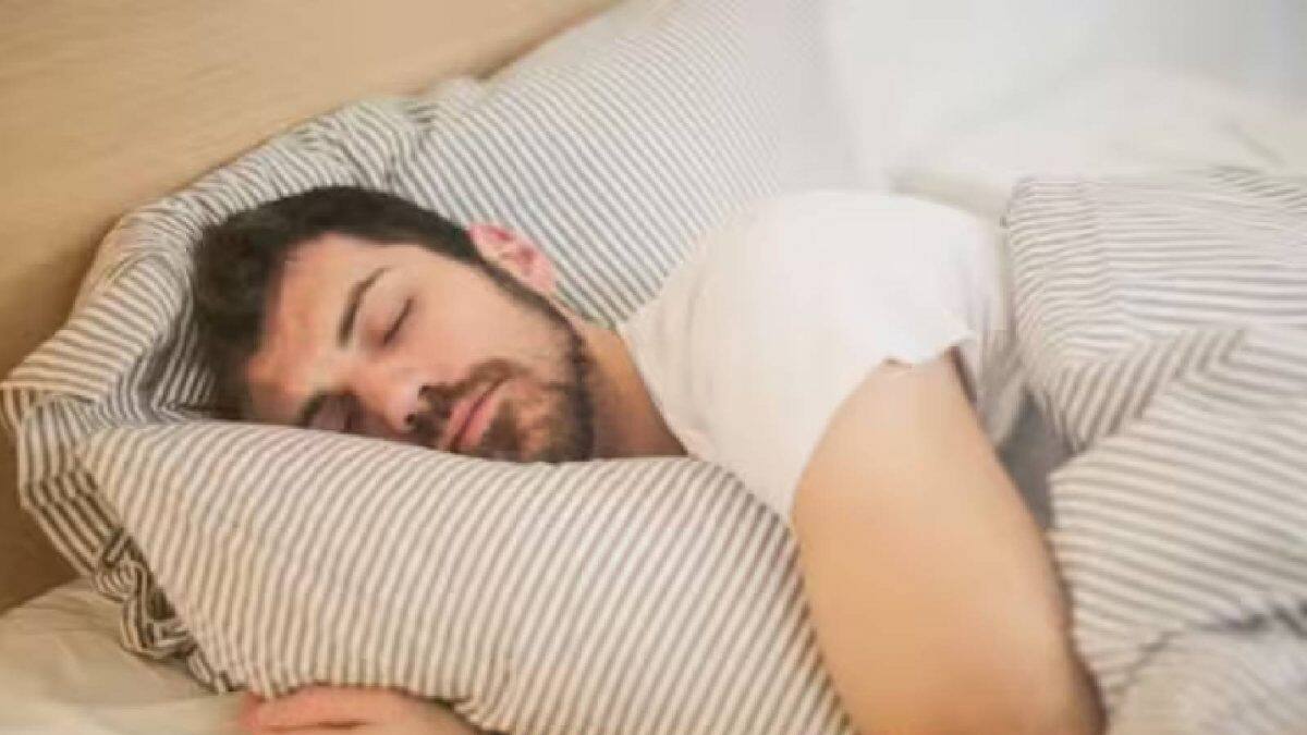 Sleep Buzz ഈ ഡോക്ടർ അഞ്ച് വര്ഷമായി മൂട്ട നിറഞ്ഞ ബെഡ്ഡില് ഉറങ്ങുന്നതിന് ഒരു ...