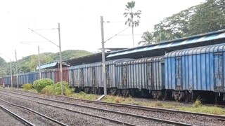 നിർത്തിയിട്ട ട്രെയിനിന്റെ ദൃശ്യം