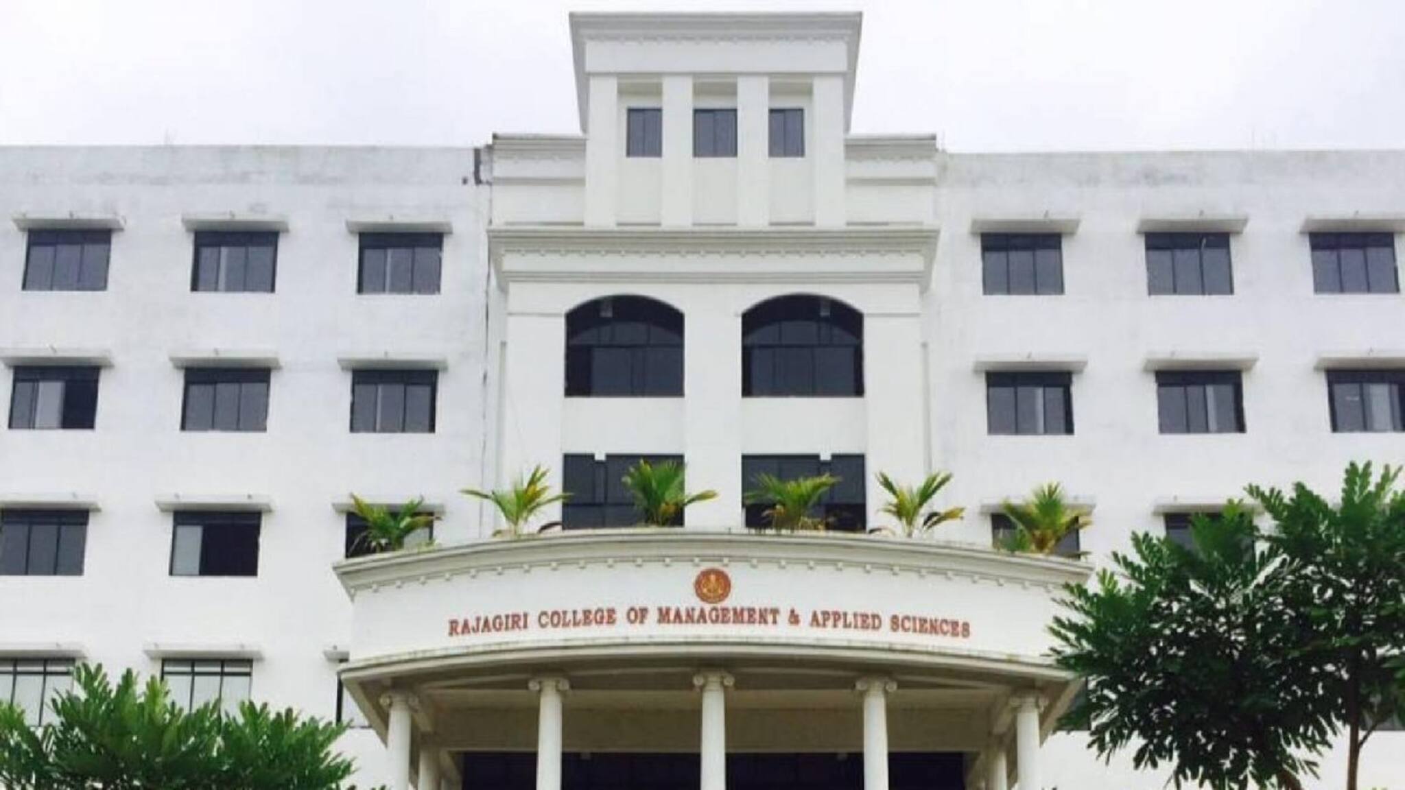 എം ജി പരീക്ഷ ഫലം: റാങ്കിന്റെ തിളക്കത്തിൽ കാക്കനാട് രാജഗിരി കോളേജ്