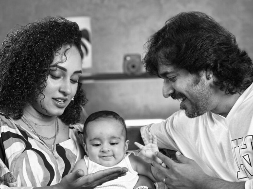  ഈ തിരക്കിനിടയിലും സോഷ്യൽ മീഡിയയിലും വളരെ സജീവമാണ് താരം. മക്കൾക്കൊപ്പമുള്ള ചിത്രങ്ങളും വീഡിയോകളുമെല്ലാം പേളി മിക്കപ്പോഴും പങ്കുവെക്കാറുണ്ട്.