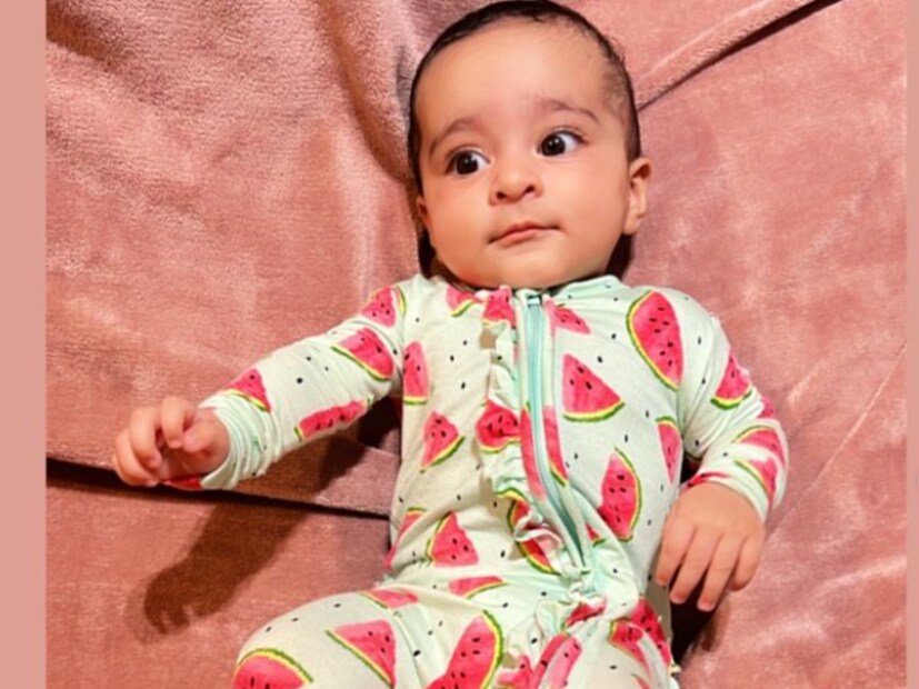  പലപ്പോഴും ഒരു കുട്ടിയെ പോലും നിയന്ത്രിക്കാൻ പാടുപെടുന്ന മാതാപിതാക്കളെ സംബന്ധിച്ച് പ്രായത്തിൽ വലിയ വ്യത്യാസമില്ലാത്ത തന്റെ രണ്ട് മക്കളെ പേളി പരിപാലിക്കുന്ന രീതികൾ പലപ്പോഴും ആശ്ചര്യത്തോടെയാണ് കാണാറുള്ളത്.