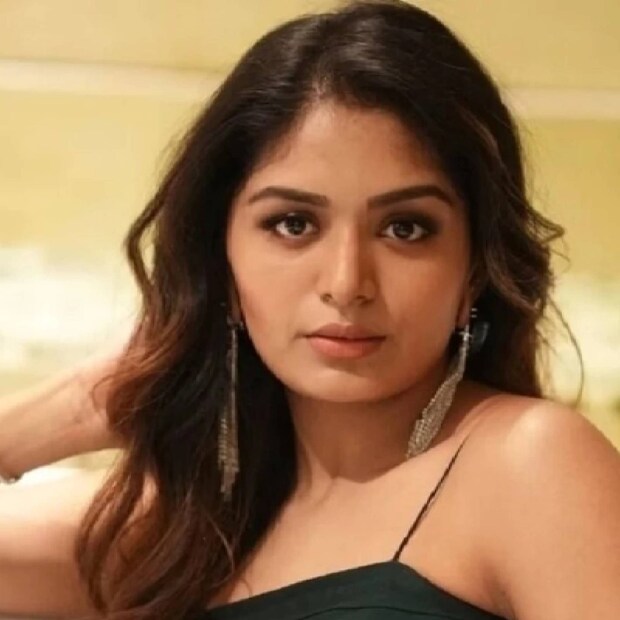 മെഡിക്കൽ പഠനം പൂർത്തിയാക്കിയെങ്കിലും, തന്റെ ആഗ്രഹം സിനിമയിൽ വരാനാണ് എന്ന് അദിതി പറഞ്ഞപ്പോൾ വീട്ടുകാർ എതിർത്തില്ല. തെലുങ്ക് ചിത്രം 'ഘാനി'യിൽ പിന്നണി ഗായികയായാണ് അദിതിയുടെ തുടക്കം. 'വിരുമൻ' എന്ന തമിഴ് സിനിമയിൽ അദിതി ആദ്യമായി നായികയായി 