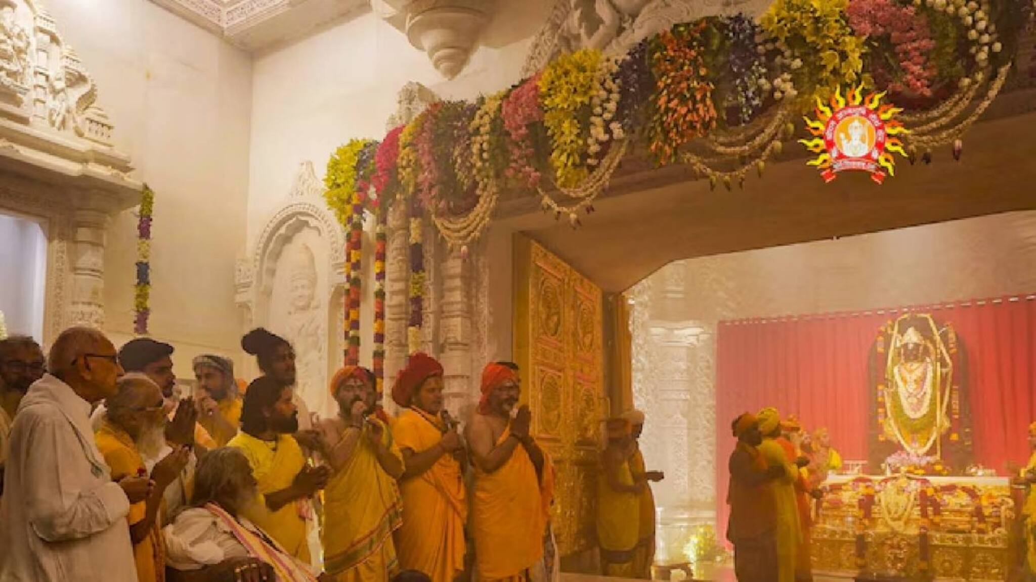 അയോധ്യ: രാമക്ഷേത്രത്തിലെ പൂജാരിമാർക്ക് പുതിയ ഡ്രസ്സ് കോഡ്; സ്മാർട്ട്ഫോൺ പാടില്ല