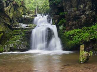 കടവുപുഴ വെള്ളച്ചാട്ടം: പ്രകൃതിയുടെ സൗന്ദര്യവും അപകടവും ഒരുപോലെ ചേരുന്ന ആകർഷണം