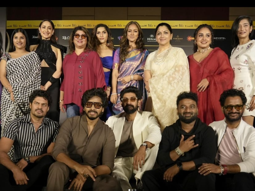  “Friendship at first Sight” എന്നാണ് അക്ഷരഹാസനുമായുള്ള കൂടിക്കാഴ്ച്ചയെ പേളി മാണി വിശേഷിപ്പിച്ചത്. വരാൻ പോകുന്ന കാര്യങ്ങളും നിങ്ങൾ ചെയ്യുന്ന അത്ഭുതകരമായ പ്രവൃത്തിയും സാക്ഷ്യം വഹിക്കാൻ എല്ലാവർക്കും കാത്തിരിക്കാം എന്നും പേളി കുറിച്ചു.