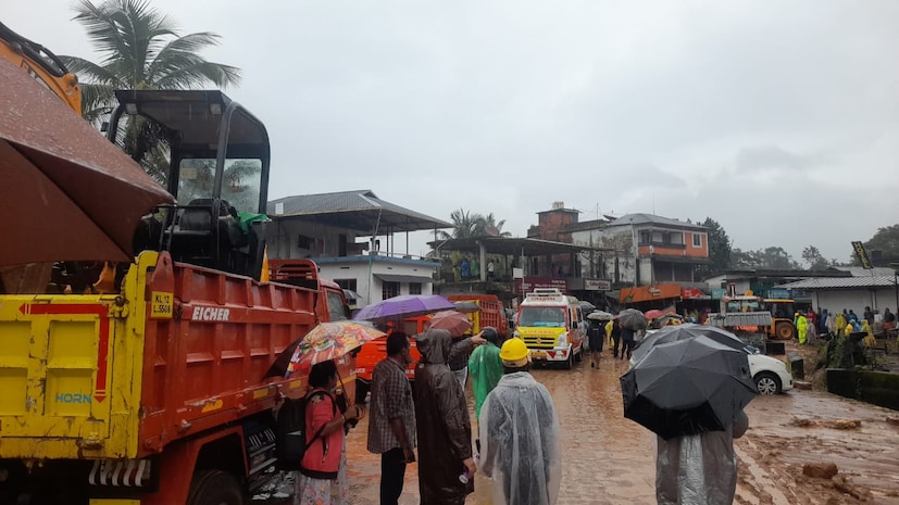  പുലർച്ചെ രണ്ടുമണിയോടെ ​ഗ്യാസ് കുറ്റികളും അതിനുപിന്നാലെ മരത്തടികളും ഒലിച്ചുവരുന്നതാണ് ആദ്യം ഇവരുടെ ശ്രദ്ധയിൽപ്പെട്ടത്. ഇതോടെ ഇവർക്ക് ഇവർ കൂടുതൽ നാട്ടുകാരെ വിവരമറിയിക്കുകയുമായിരുന്നു.