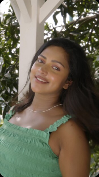 രണ്ട് ദിവസം മുൻപ്, അമല പോളും ഭർത്താവും അവരുടെ കണ്ടുമുട്ടൽ വാർഷികവും മകന്റെ രണ്ട് മാസങ്ങളും ഒന്നിച്ചാണ് ആഘോഷിച്ചത്. ചിത്രങ്ങൾ അമലയുടെ ഇൻസ്റ്റഗ്രാം പേജിലെത്തി. ഭാര്യാഭർത്താക്കന്മാരുടെ ചിത്രങ്ങൾക്കൊപ്പം മകന്റെ മുഖം വെളിപ്പെടുത്താത്ത ചിത്രങ്ങളും കൂട്ടത്തിലുണ്ട് (തുടർന്ന് വായിക്കുക)