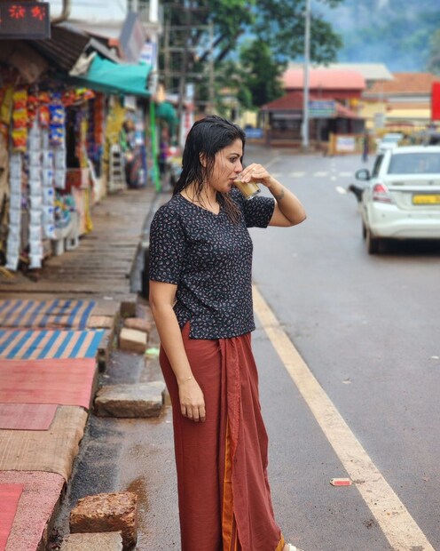  ടെലിവിഷൻ റിയാലിറ്റി ഷോയിലൂടെയാണ് അനുശ്രീ സിനിമയിലെത്തുന്നത്. ലാല്‍ ജോസ് സംവിധാനം ചെയ്ത ഡയമണ്ട് നെക്ക്ലേസ് ആണ് ആദ്യം ചിത്രം. സിനിമയിലെ കലാമണ്ഡലം രാജശ്രീയെ ആരാധകർ ഇരുകയ്യും നീട്ടി സ്വീകരിച്ചു.