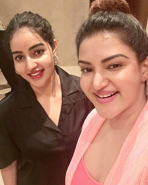  അതേസമയം താരങ്ങളുടെ ചിത്രങ്ങൾക്ക് പോസിറ്റീവ് ആയി പ്രതികരിക്കുന്ന ആരാധകരും ഏറെയാണ്. അനൂപ് മേനാനോൻ നായകനായ 916 എന്ന ചിത്രത്തിലൂടെയാണ് മാളവിക മോനോന്‍ വെള്ളിത്തിരയിലെത്തുന്നത്. വിനയൻ ചിത്രമായ ബോയ്ഫ്രണ്ട് ആയിരുന്നു ഹണി റോസിന്റെ ആദ്യ ചിത്രം.