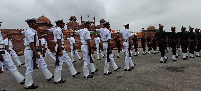 സ്വാതന്ത്ര്യ ദിന പ്രസംഗത്തിൽ വയനാട് ഉരുൾപൊട്ടലിനെ പ്രധാനമന്ത്രി പരോക്ഷമായി പരാമർശിച്ചു. പ്രകൃതി ദുരന്തത്തിൽ നിരവധി ജീവനുകളും സ്വത്തും നഷ്ടപ്പെട്ടു. ഉറ്റവരെ നഷ്ടപ്പെട്ടവർക്കൊപ്പം രാജ്യം ഉണ്ടെന്ന് നരേന്ദ്ര മോദി പറഞ്ഞു