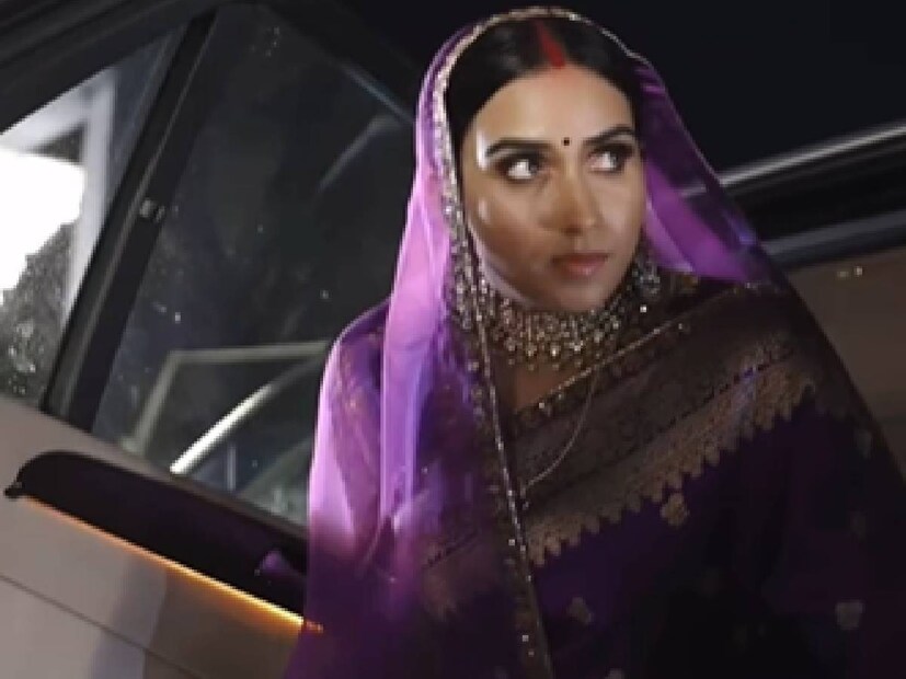 മാളവികയെ ചക്കി എന്നല്ല, മുത്ത് അല്ലെങ്കിൽ കുഞ്ചുമ എന്നാണ് തങ്ങൾ വിളിക്കാറ് എന്ന് നവനീതിന്റെ അമ്മ പറയുന്നു. വിവാഹം കഴിഞ്ഞതും മാളവിക ഭർത്താവിന്റെ ഒപ്പം വിദേശത്തേക്ക് താമസം മാറി. ചേട്ടൻ കാളിദാസിന്റെ വിവാഹത്തിൽ പങ്കെടുക്കാൻ മാളവികയും നവനീതും ഒന്നിച്ചെത്തുകയായിരുന്നു. വിവാഹത്തിന് മുൻപും ശേഷവുമുള്ള പരിപാടികൾക്കും, എന്തിനേറെ പറയുന്നു, ഹണിമൂൺ ട്രിപ്പിന് പോലും ഇവർ കുടുംബസമേതം പങ്കെടുത്തു  