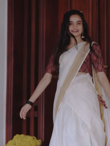  അമർ അക്ബർ അന്തോണിയിലെ ഫാത്തിമക്കുട്ടിയും പ്രേക്ഷക മനസ്സിൽ ‍എന്നും തങ്ങി നിൽക്കുന്ന കഥാപാത്രമാണ്. കുട്ടിത്തം നിറഞ്ഞതും കഥാപാത്രത്തിനാവശ്യമായ പക്വതയോടുമുള്ള മീനാക്ഷിയുടെ അഭിനയം പ്രേക്ഷകർ ഇരു കയ്യും നീട്ടി സ്വീകരിച്ചു.