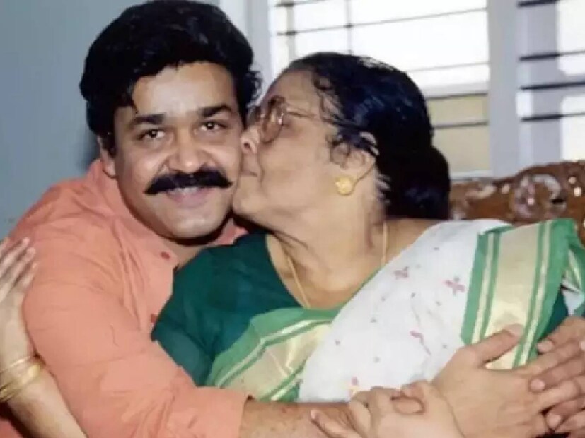 ഒരിക്കൽ സ്ട്രോക്ക് ഉണ്ടായതിനു ശേഷം അമ്മ വീടിനുളിൽ ഒതുങ്ങി. അമ്മയെ പരിചരിക്കാൻ വീട്ടിൽ സഹായികളുമുണ്ട്. മോഹൻലാലിന്റെ ജന്മദിനത്തിന് മുടങ്ങാതെ അമ്പലത്തിൽ വഴിപാട് കഴിക്കാറുണ്ട് അമ്മ ശാന്തകുമാരി 