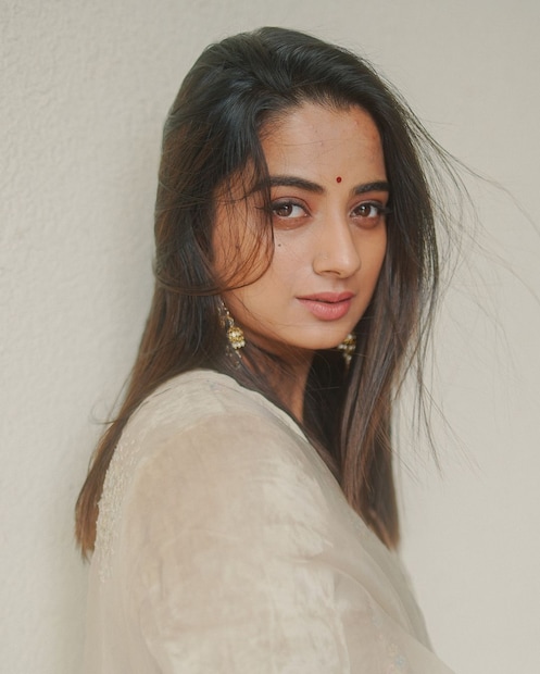  നിവിൻ പോളിയ്‌ക്കൊപ്പം പുതിയ തീരങ്ങൾ എന്ന ചിത്രത്തിലാണ് നമിത ആദ്യമായി മുഖ്യവേഷത്തിലെത്തുന്നത്. തുടർന്ന് ദിലീപിനൊപ്പം സൗണ്ട് തോമയിലും കുഞ്ചാക്കോ ബോബനൊപ്പം പുള്ളിപ്പുലികളും ആട്ടിൻകുട്ടിയും എന്ന ചിത്രങ്ങളിൽ തിളങ്ങി.