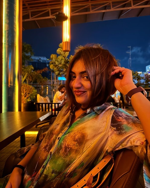  ചെക്കൻ മൊട്ട അടിച്ചു മാസ്സ് കാണിക്കുന്നു . നീ മുടി വെട്ടി ക്യൂട്ട് കാണിക്കുന്നു എന്നാണ് ഒരു ആരാധകൻ കമ്മന്റ് ചെയ്തിരിക്കുന്നത്. മറ്റു ചിലർ ട്രാൻസ് എന്ന സിനിമയിൽ നസ്രിയ ചെയ്ത കഥാപാത്രം പോലുണ്ടെന്നും പറയുന്നു.