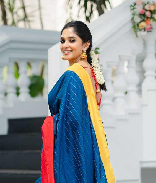  2013ൽ സലിം അഹമ്മദിൻ്റെ കുഞ്ഞനന്തൻ്റെ കട എന്ന ചിത്രത്തിലൂടെയാണ് നൈല ഉഷ മലയാള സിനിമയിൽ അരങ്ങേറ്റം കുറിച്ചത്. ചിത്രത്തിൽ മമ്മൂട്ടിയുടെ ഭാര്യയായി എത്തിയ നൈലയുടെ കഥാപാത്രം ശ്രദ്ധിക്കപ്പെട്ടു.