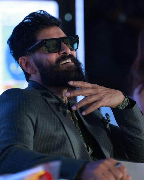  ഓഗസ്റ്റ് 15 ന് റിലീസ് ചെയ്യുന്ന തങ്കലാന്റെ പ്രൊമോഷണല്‍ തിരക്കുകളിലാണ് താരങ്ങളും മറ്റ് അണിയറക്കാരും. ഇതുമായി ബന്ധപ്പെട്ട നിരവധി ചിത്രങ്ങൾ ഇതിനോടകം ശ്രദ്ധ നേടിക്കഴിഞ്ഞു.