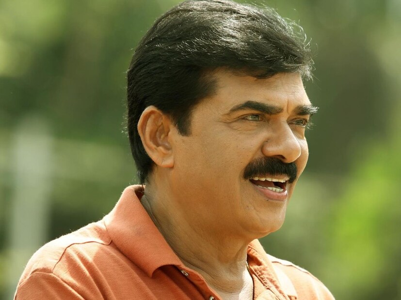  1982-ൽ എസ്. കൊന്നനാട്ട് സംവിധാനം ചെയ്ത സുറുമയിട്ട കണ്ണുകൾ എന്ന ചിത്രത്തിലൂടെ 31-ആം വയസിൽ നായകനായി. തുടർന്ന് പി. ചന്ദ്രകുമാർ, വിശ്വംഭരൻ തുടങ്ങിയവരുടെ ചിത്രങ്ങളിൽ അഭിനയിച്ചു. 1993-ൽ ഷാജി കൈലാസ് സംവിധാനം ചെയ്ത ഏകലവ്യൻ എന്ന ചിത്രത്തിലൂടെ വിജരാഘവൻ മലയാള സിനിമയിലെ തന്റെ നില ഉറപ്പിച്ചു. ‌‌‌