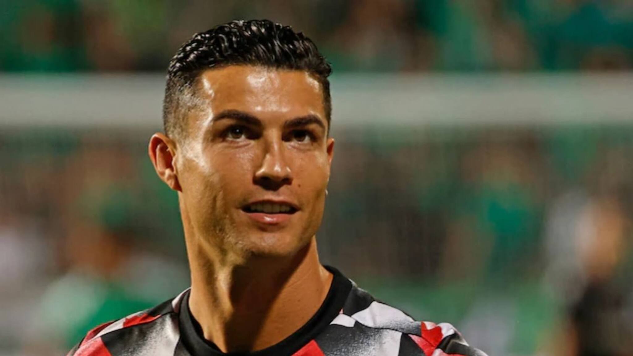 ക്രിസ്റ്റ്യാനോയുടെ യൂട്യൂബ് ചാനൽ സബ്സ്ക്രൈബ് ചെയ്തില്ലേ...? ഫോളോ ചെയ്യാൻ ആരാധകരുടെ തള്ളിക്കയറ്റം